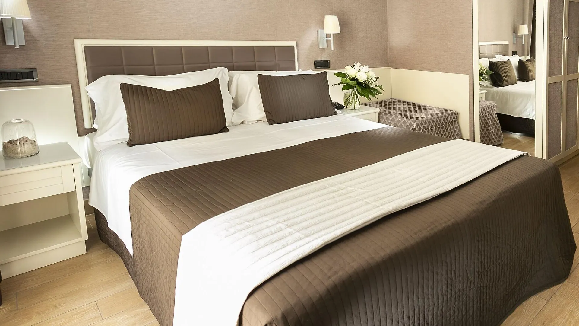 Hotel Ambasciatori Riccione 4*,