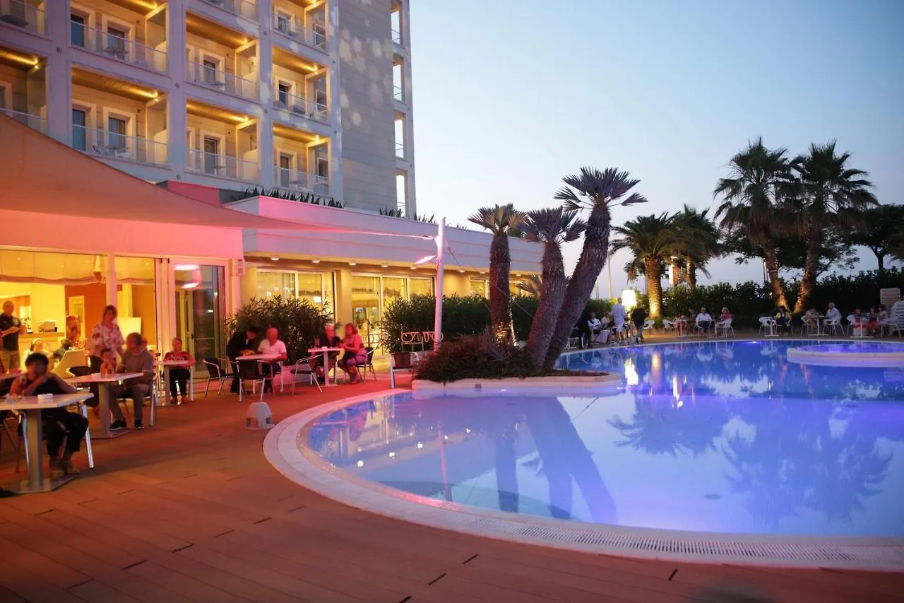 Hotel Ambasciatori Riccione 4*,