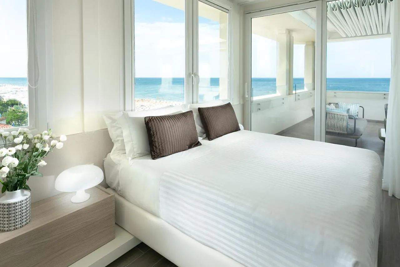 Hotel Ambasciatori Riccione 4*,